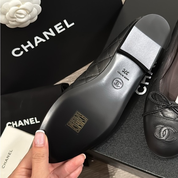 Chanel Black Quilted Leather Ballet Flats - Picture 4 of 4